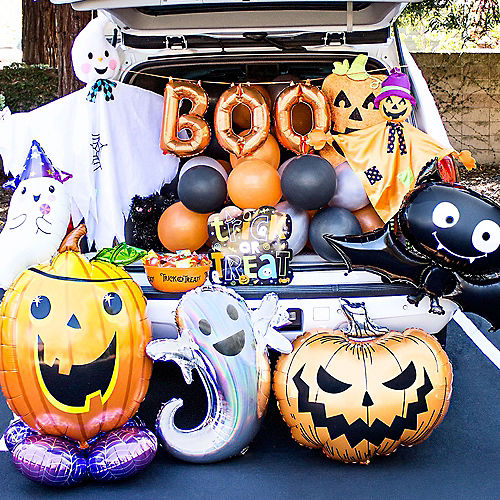Halloween Pumpkin Fun Trunk or Treat Decorating Kit